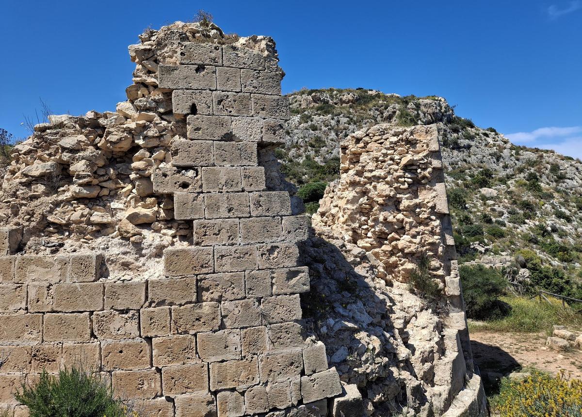 El castillo destruido en la Guerra del Francés tuvo poderosos muros