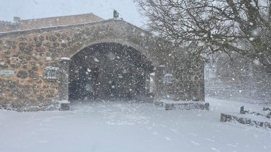 Borrasca Juliette en Mallorca | Lluvia de críticas al alcalde de Alaró por subir al Castell en plena alerta