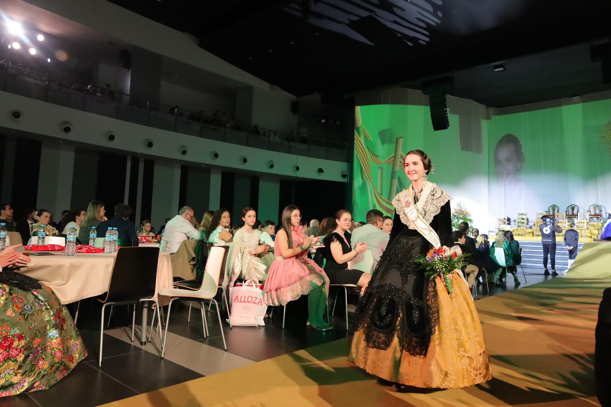 Galania a la reina infantil de las fiestas de la Magdalena