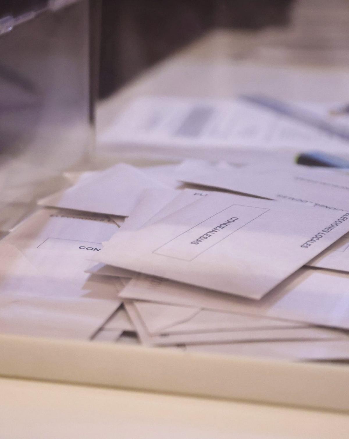 Una urna con papeletas en las elecciones municipales. | JOAQUIN CORCHERO / EUROPA PRESS