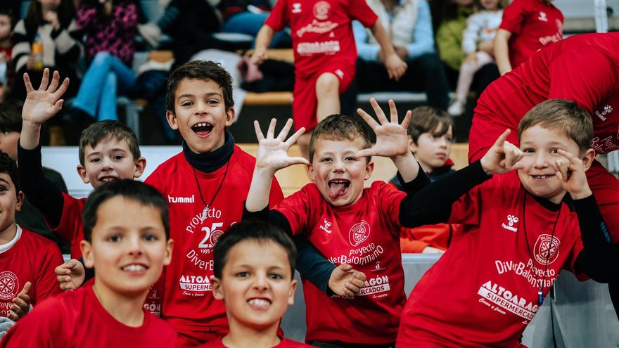 La travesía de ensueño del Bada Huesca: &quot;Todo esto es impresionante, ojalá podamos estar otros 400 partidos más&quot;
