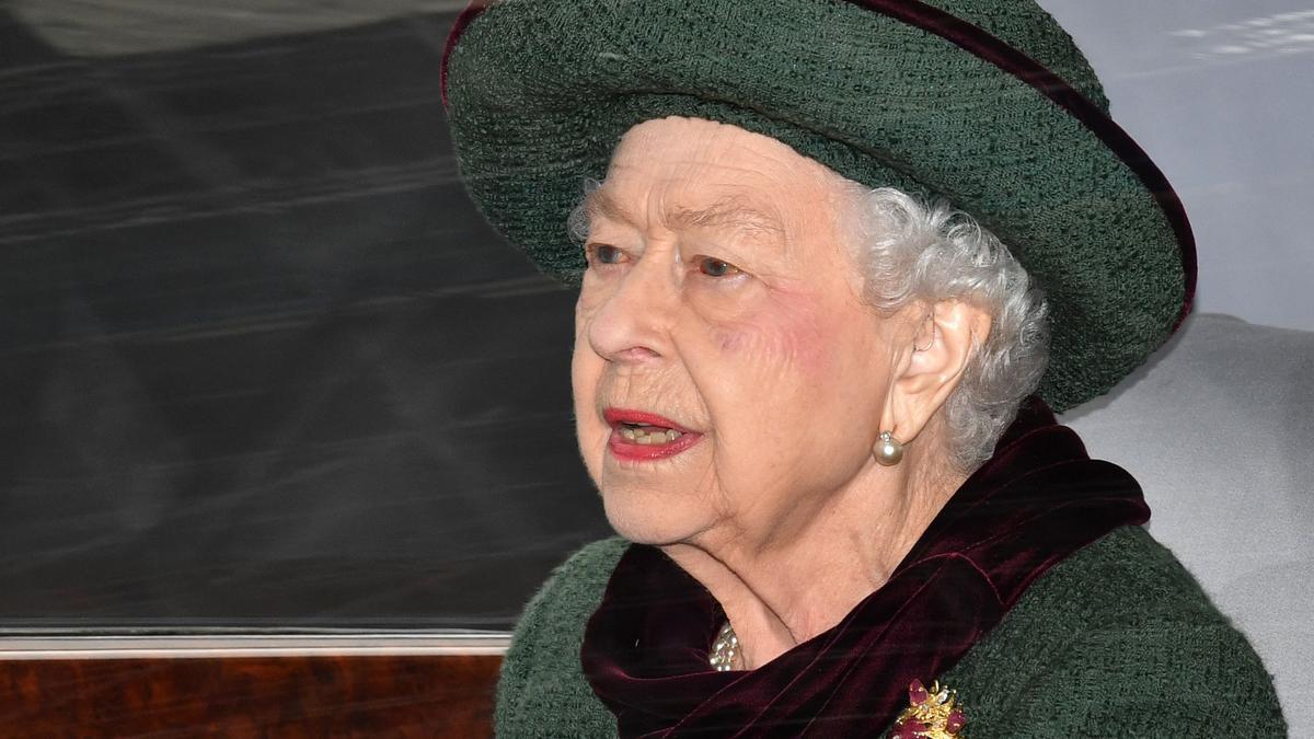 La reina Isabel II de Gran Bretaña después de asistir a un servicio de acción de gracias para el príncipe Felipe, duque de Edimburgo, en la Abadía de Westminster en el centro de Londres el 29 de marzo de 2022.