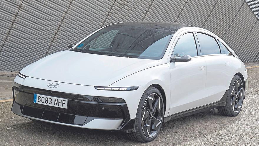 Una berlina eléctrica que aspira a más