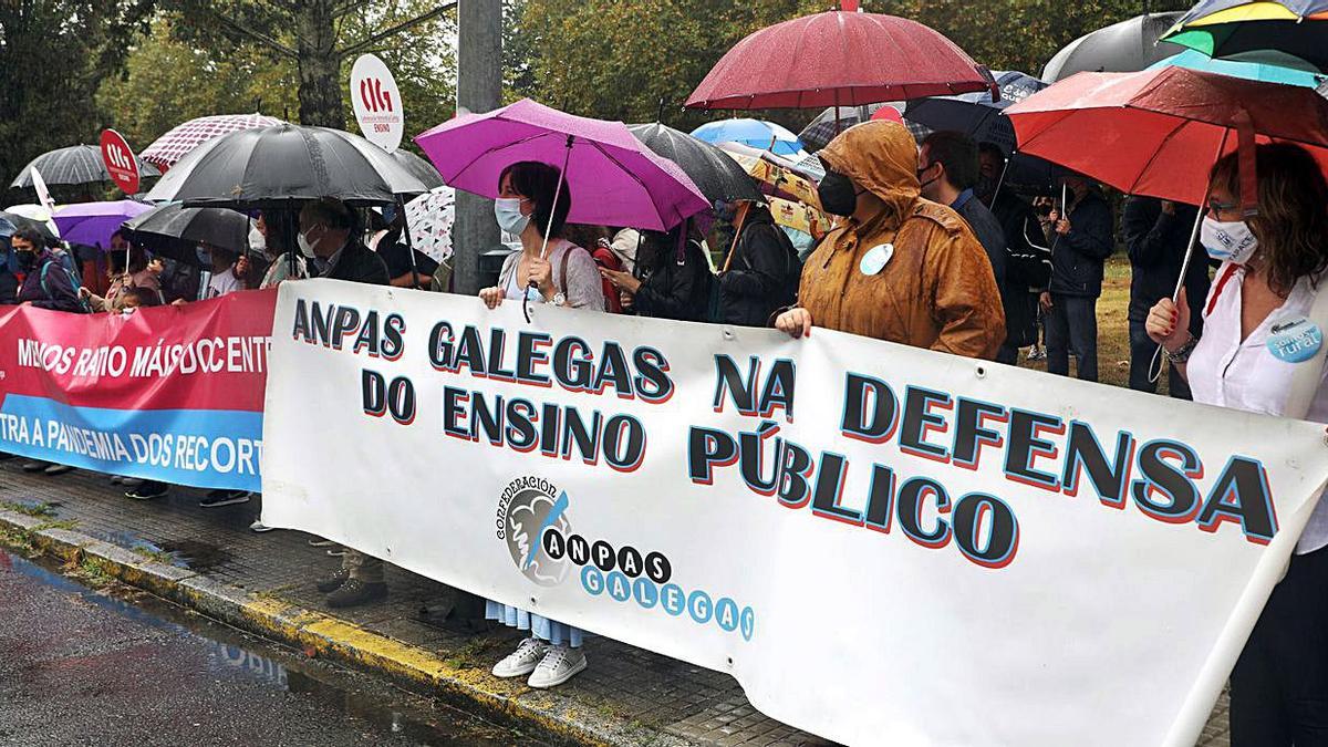 Padres y sindicatos gallegos demandan más profesores  | XOÁN ÁLVAREZ