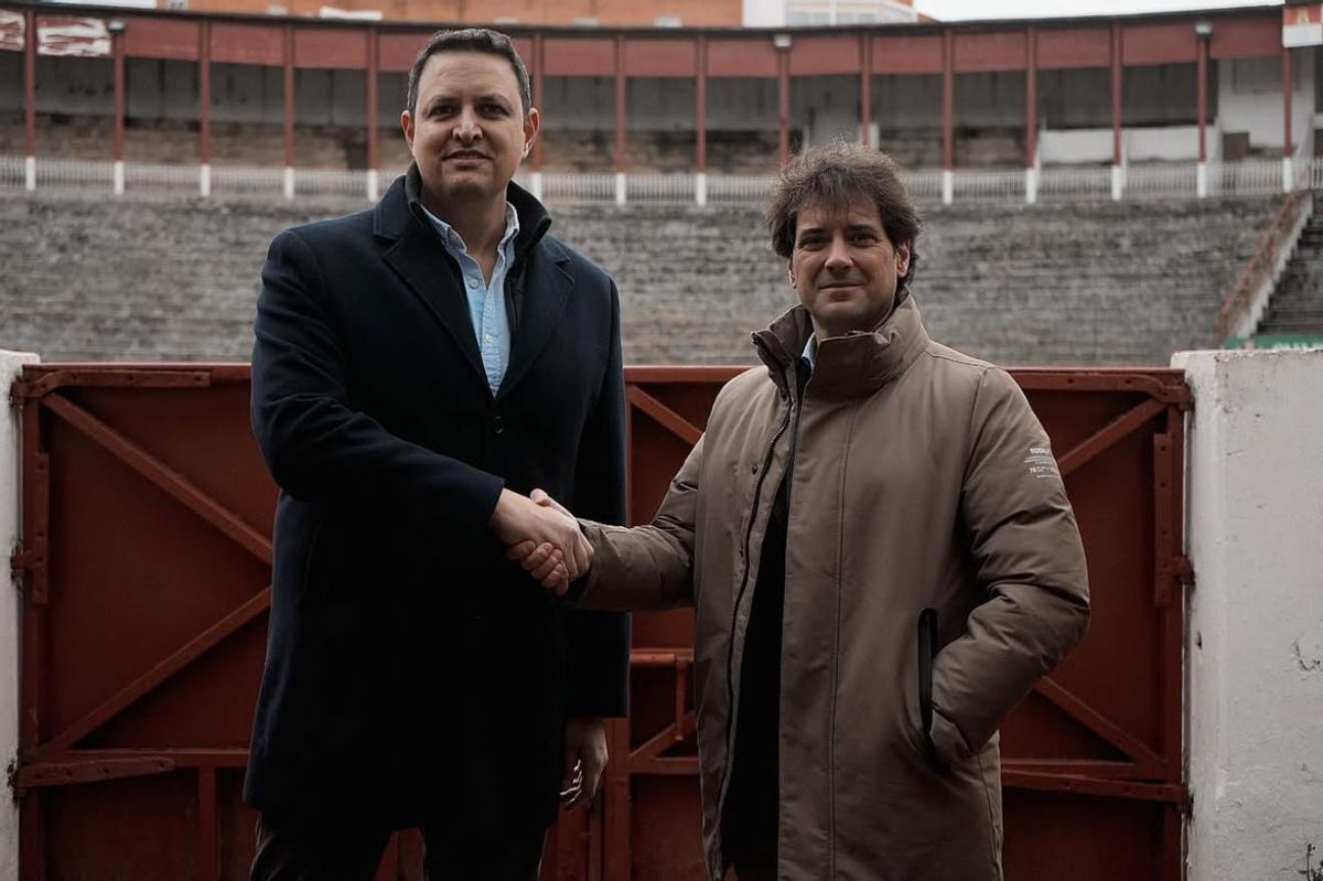 Alberto García y José Ignacio Cascón, empresario y gerente de la plaza de toros de Zamora, respectivamente.