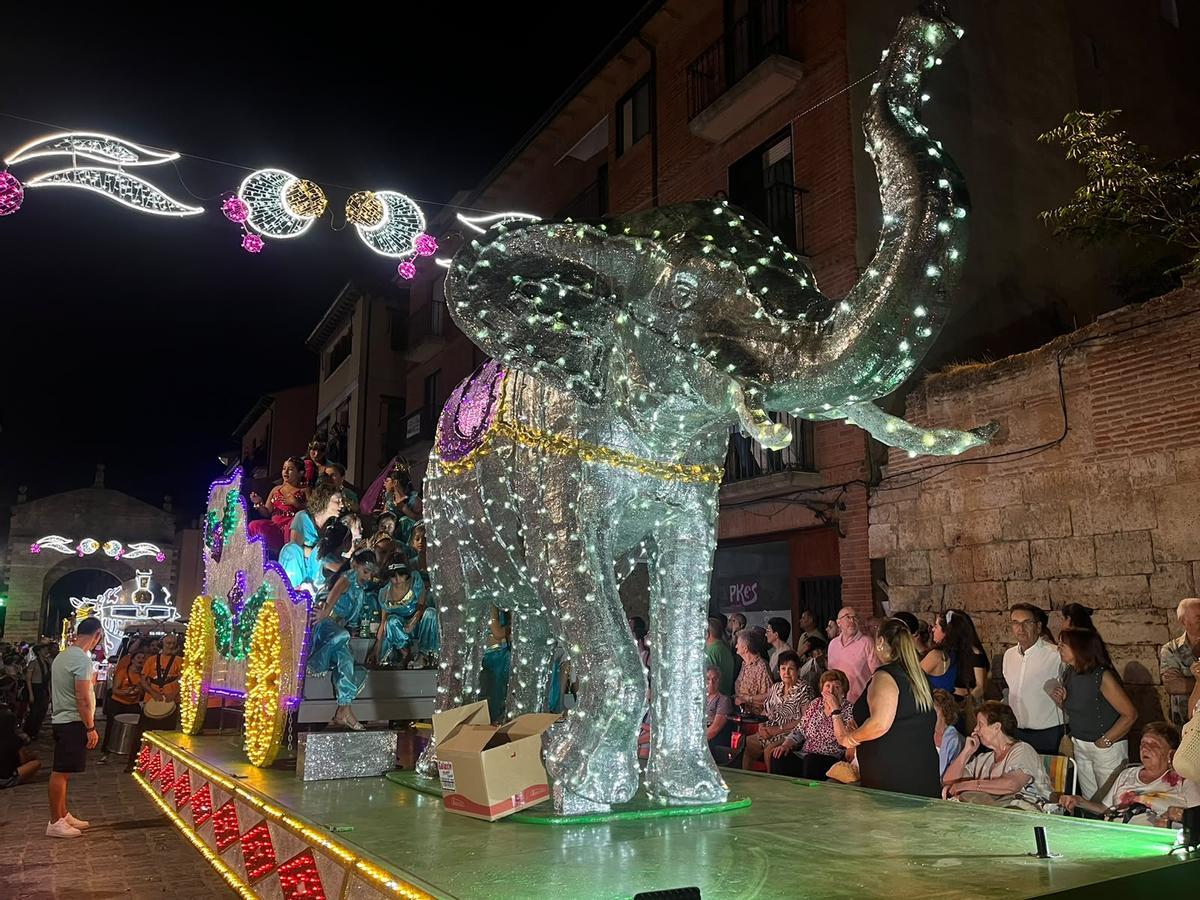 Desfile de carrozas en Toro