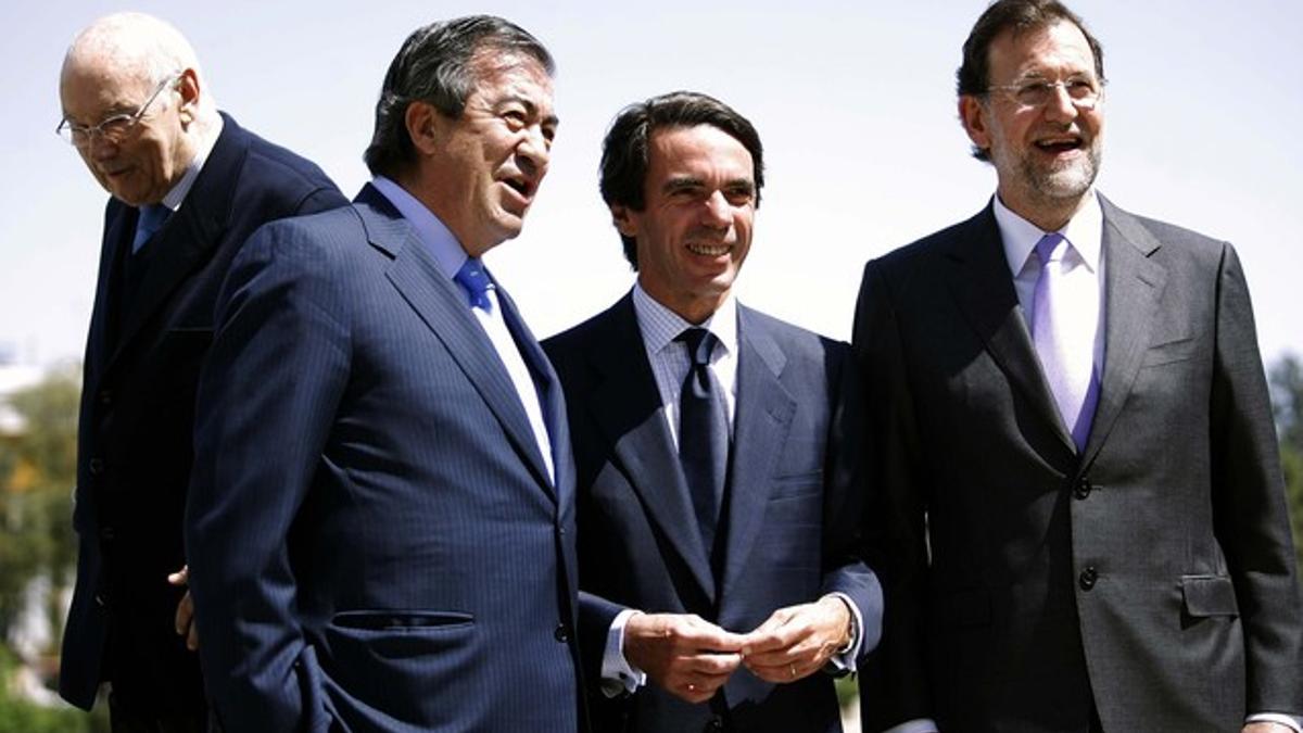 Romay Beccaria (izquierda), junto a Álvarez-Cascos, Aznar y Rajoy, en el 2010 en un almuerzo que convocó el expresidente del Gobierno.