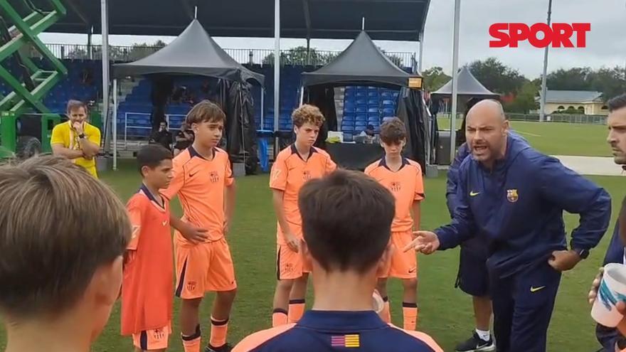 Jordi Pérez anima a sus jugadores tras caer en los cuartos de final de LaLiga FC Futures 2-1 contra el Atlérico de Madrid.