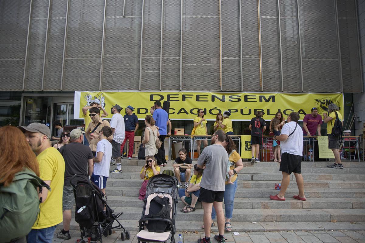 Més de 300 docents fan «les últimes colònies» a Girona contra el preacord d’Educació