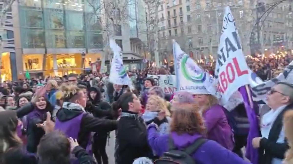 Investigan a la organización de la manifestación del 8-M en Barcelona por un posible delito de odio