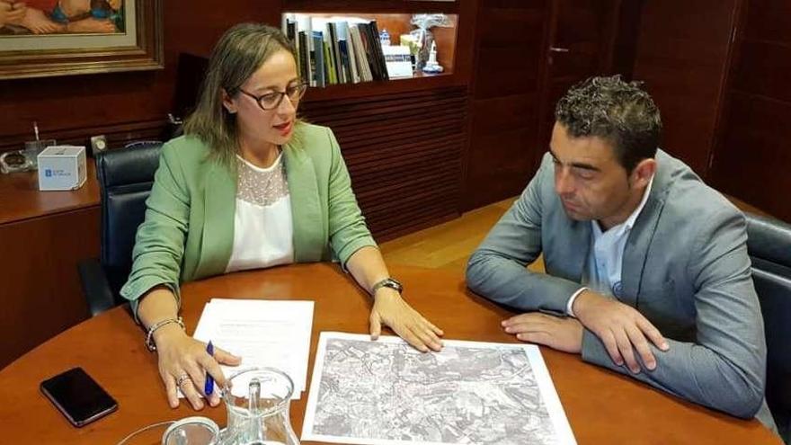 Vázquez y López durante la reunión sobre las infraestructuras de la red de saniamiento.