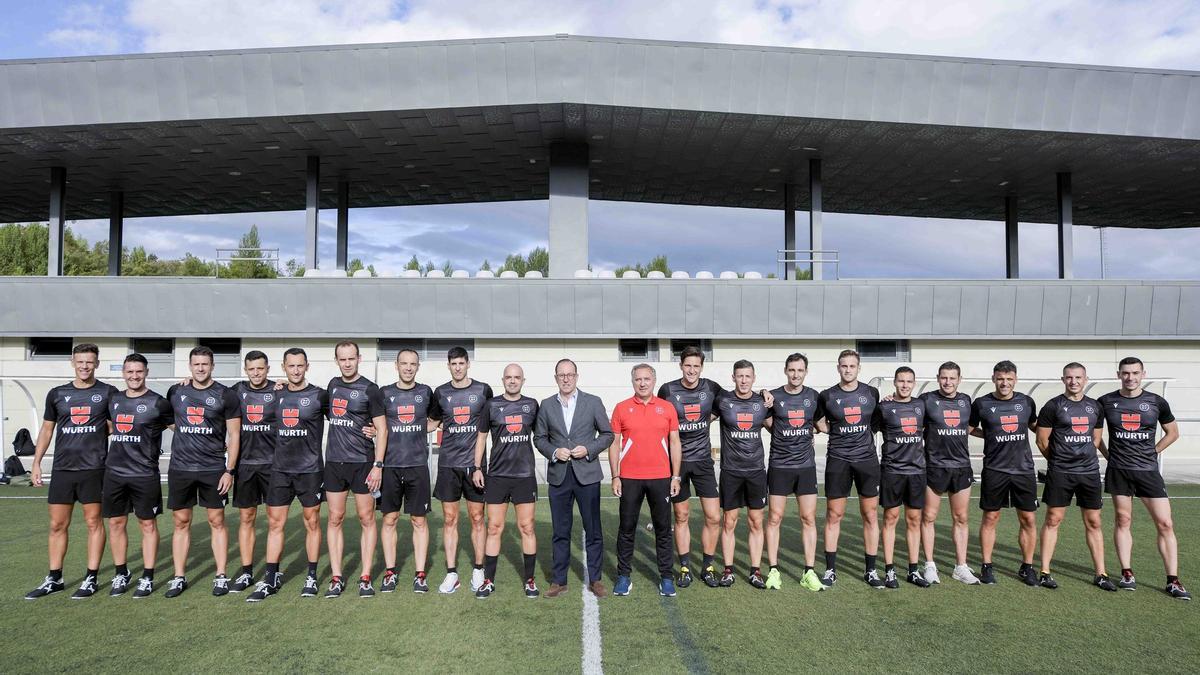 Foto de familia de la pretemporada de los árbitros españoles que tuvo lugar en Oviedo.