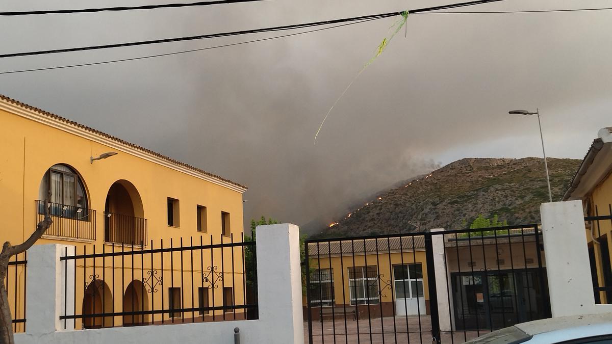 La lengua de fuego vista desde la antigua escuela