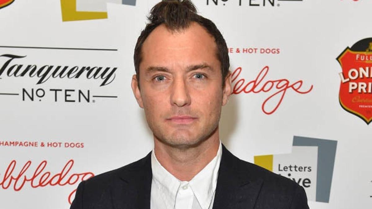 Jude Law con cresta a lo mohicano en Live Letters