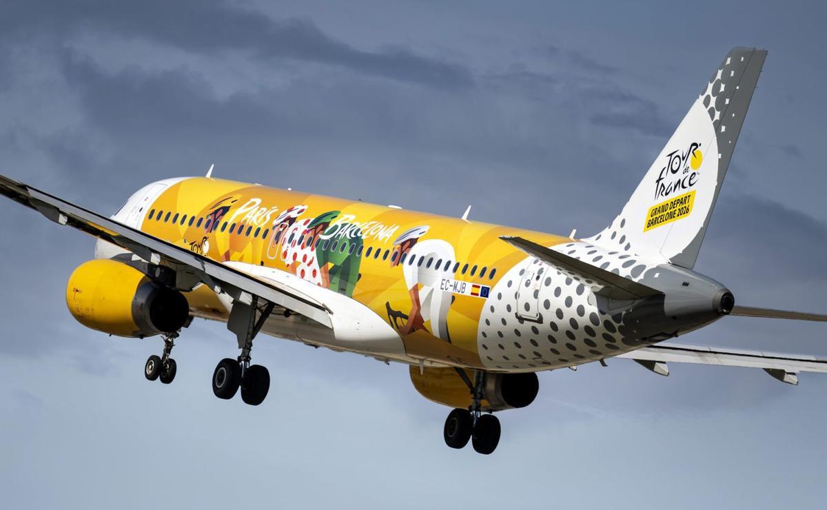 Vueling presenta l’avió del Tour que sortirà de BCN