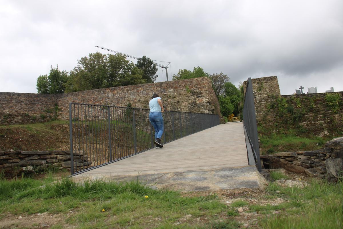 Puebla de Sanabria recupera sus estructuras defensivas con un nuevo puente levadizo Puebla de Sanabria recupera sus estructuras defensivas con un nuevo puente levadizo