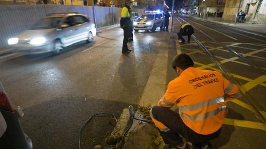 Nuevo accidente al invadir un coche las vías de la línea 2 del TRAM