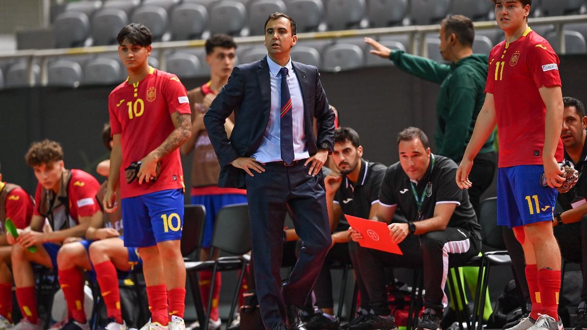 El técnico Albert Canillas con España