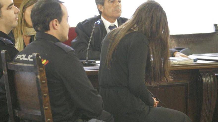 La acusada de matar a su bebé dice que ocultó su embarazo "por miedo"