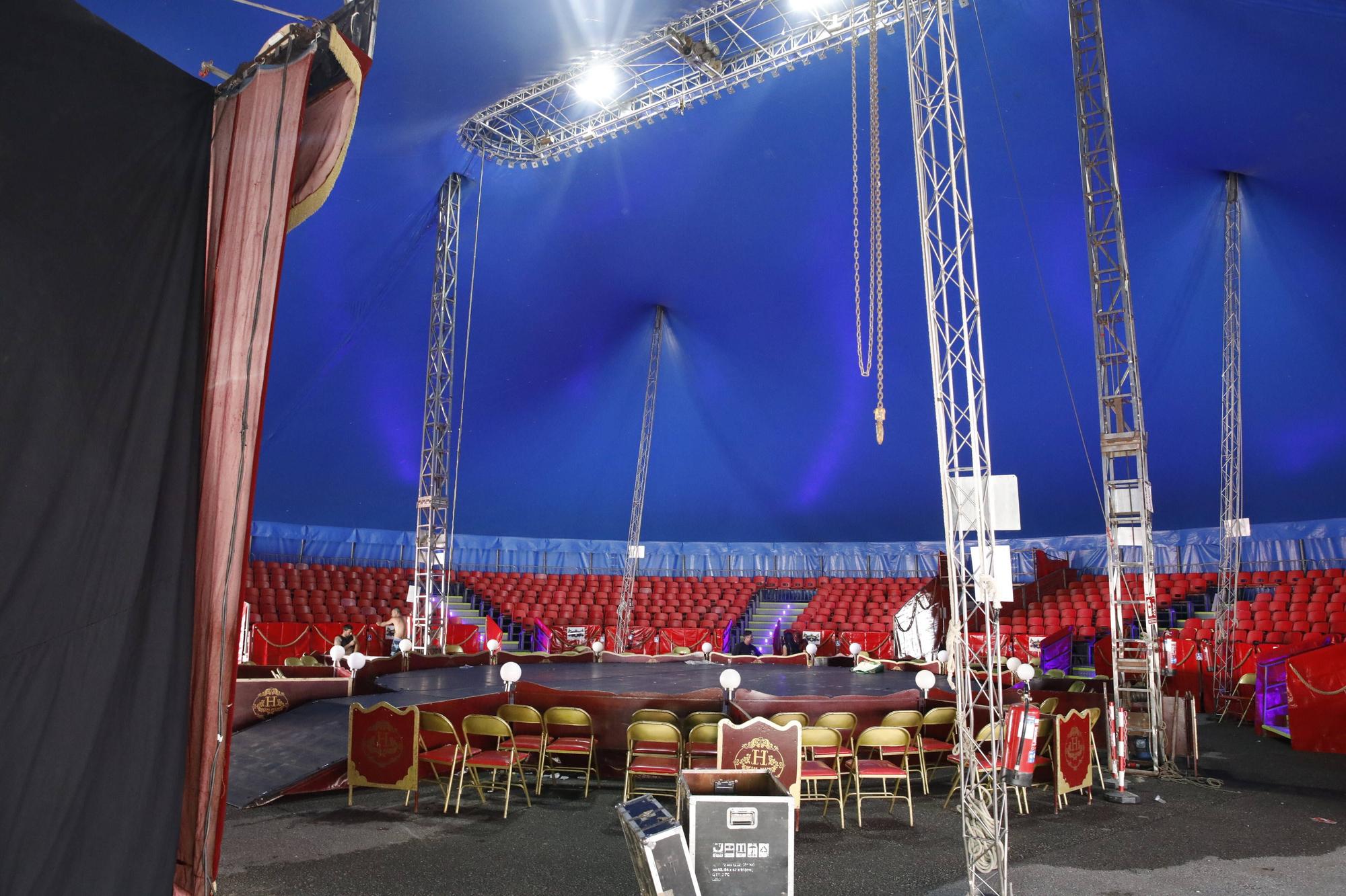 El Circo Holiday estrena espectáculo en Gijón (en imágenes)