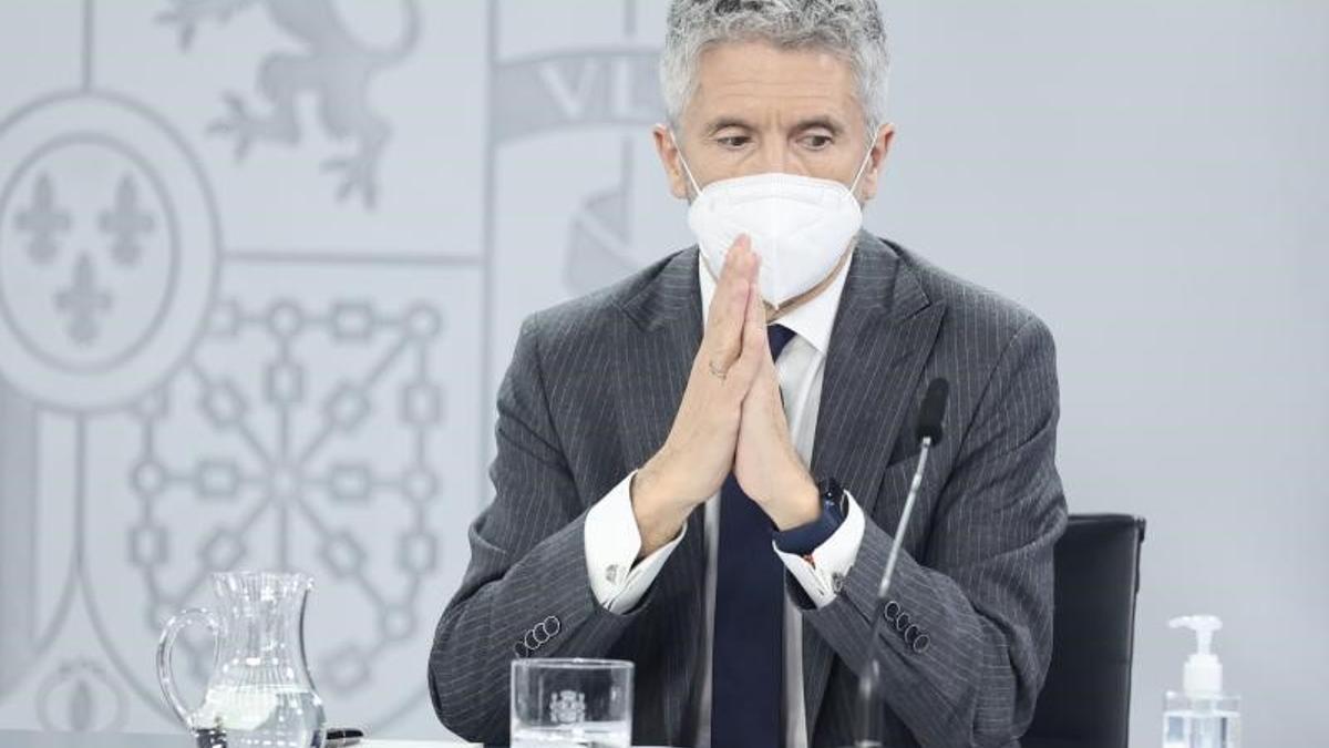 El titular de Interior, Fernando Grande-Marlaska, durante la rueda de prensa posterior al Consejo de Ministros extraordinario de este 4 de marzo de 2022, en la Moncloa.