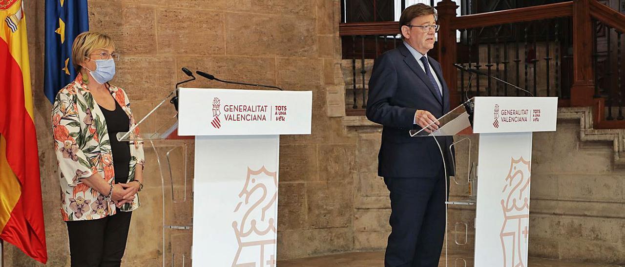 El presidente, Ximo Puig, y la consellera, Ana Barceló, exponen la nuevas medidas anti covid. |
