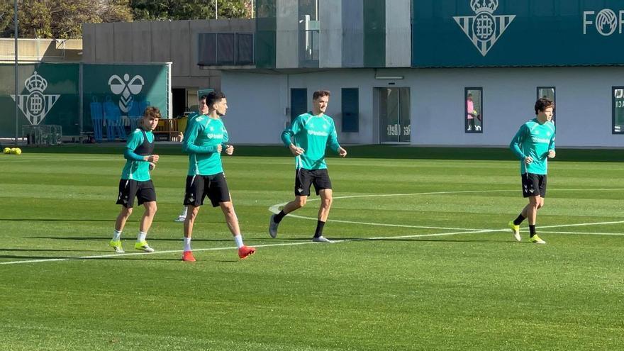 Confirmada la presencia de Ángel Ortiz para el Betis-Villarreal: el canterano bético entrena por segundo día consecutivo