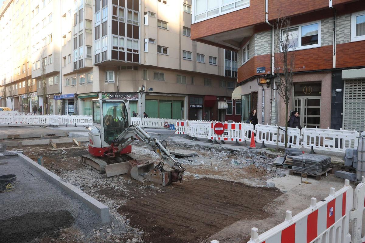 Las obras en la avenida de Os Mallos continúan un año después del inicio de los trabajos