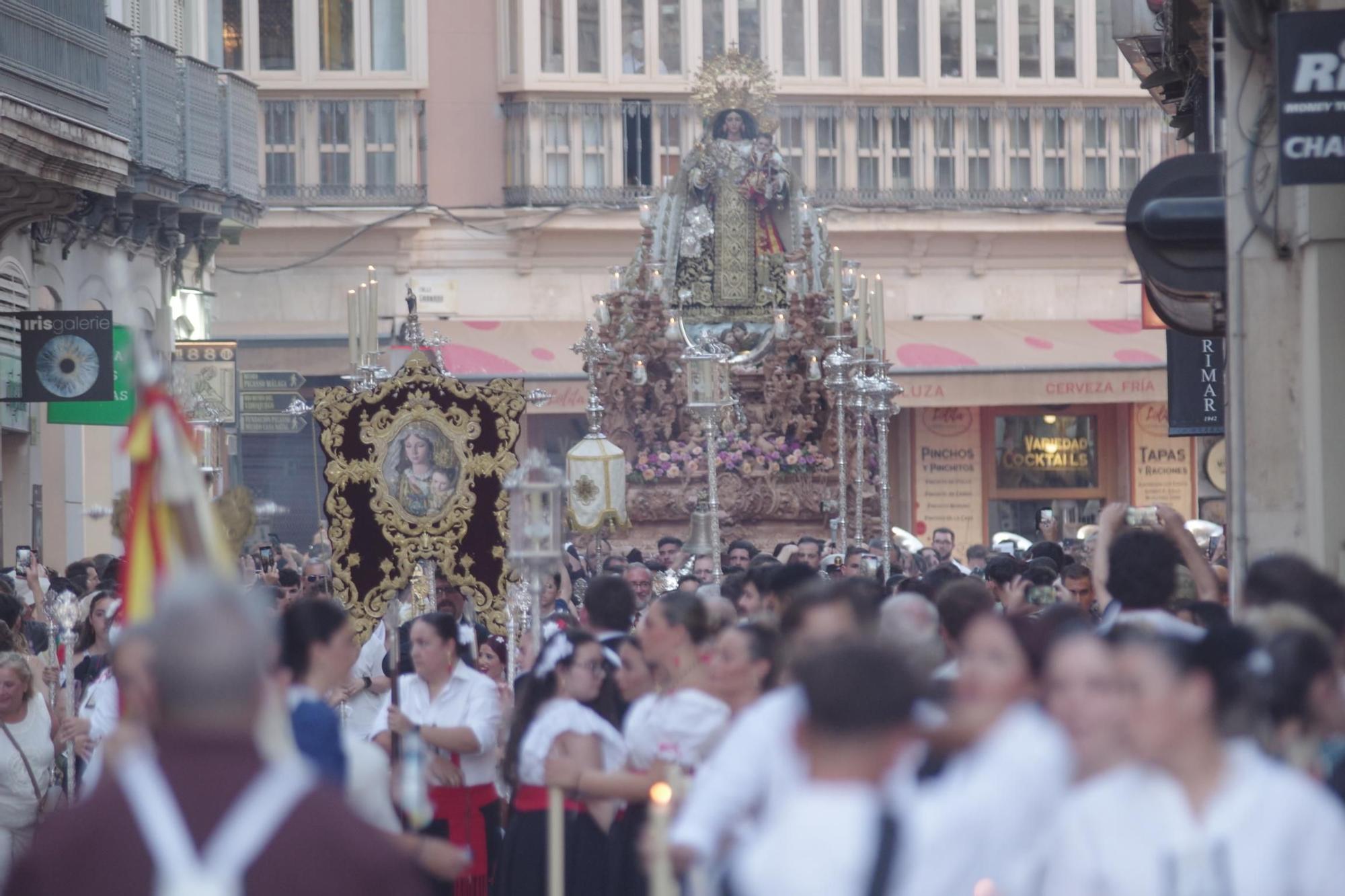 La procesión de la Virgen del Carmen Coronada de El Perchel, en imágenes