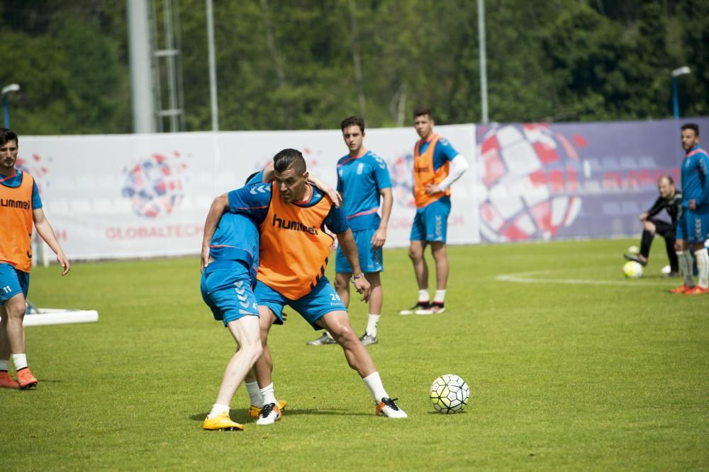 Entrenamiento del Real Oviedo y alumnos del Loyola