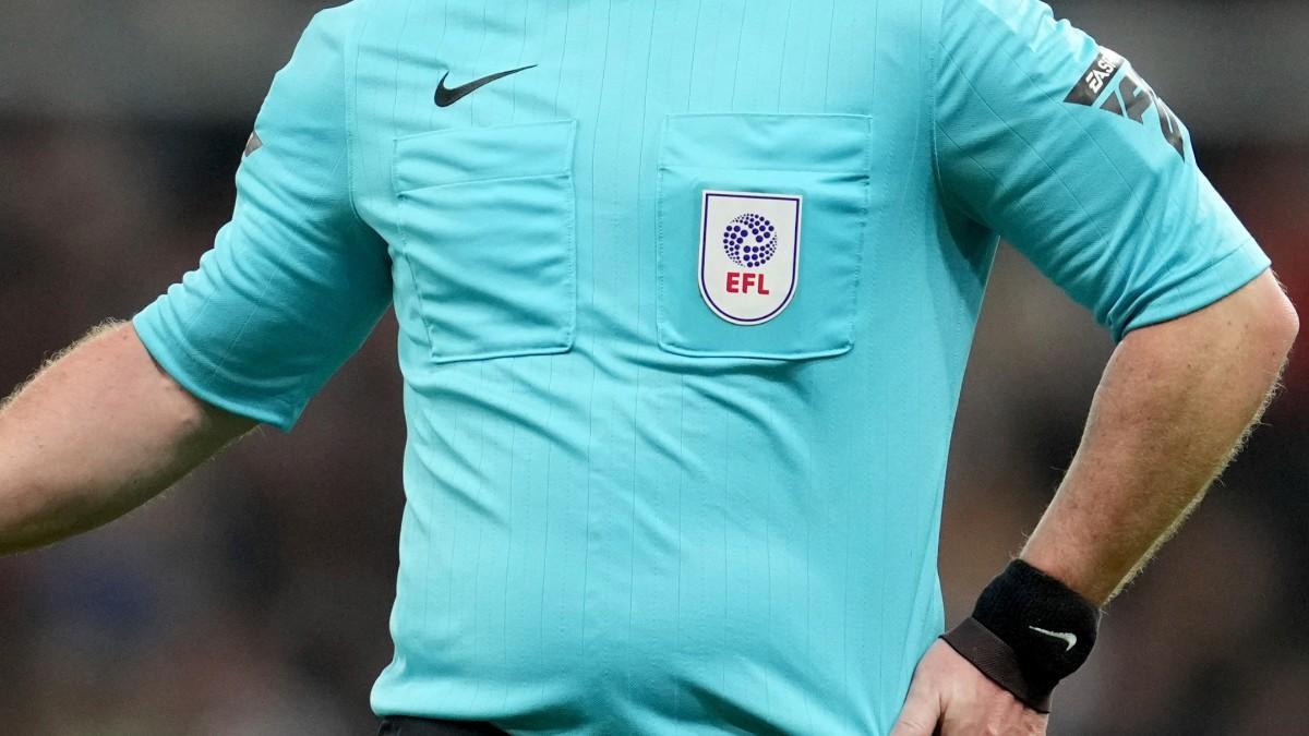 Imagen de archivo de un árbitro de la EFL