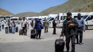 Miles de iranís buscan refugio en países vecinos: "Es triste ver lo que le ocurre a un pueblo inocente"