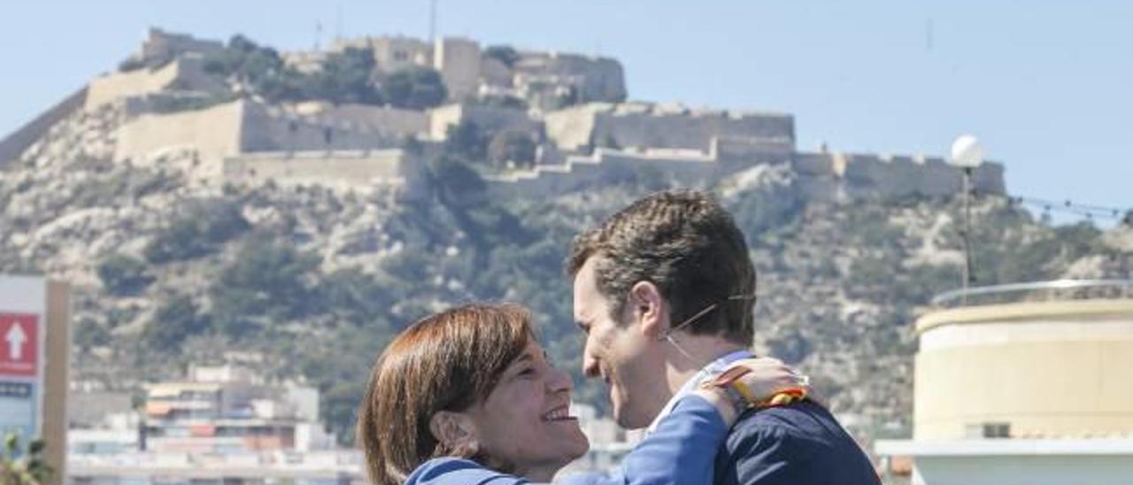 Bonig junto a Pablo Casado durante un acto reciente en Alicante.