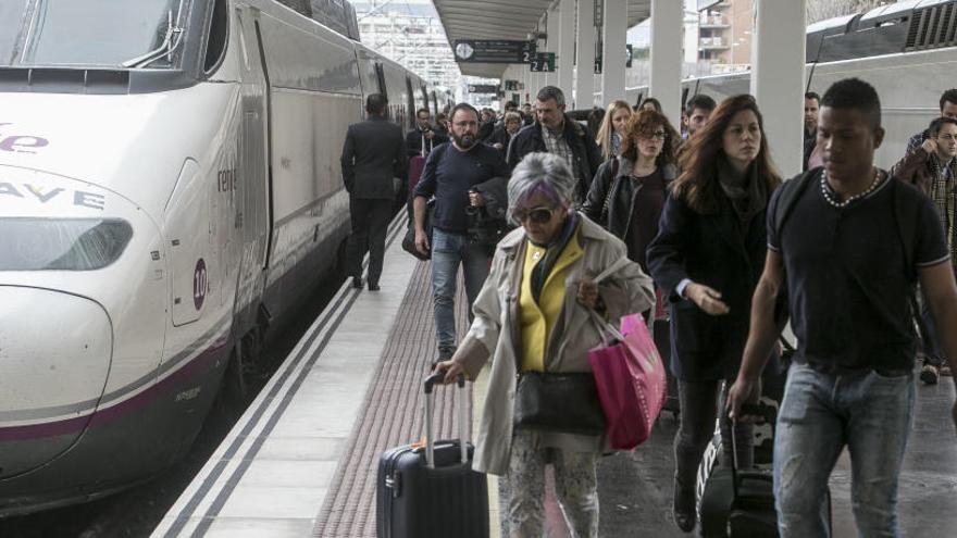 Renfe duplica la capacidad de 60 trenes entre Alicante, Madrid y Barcelona