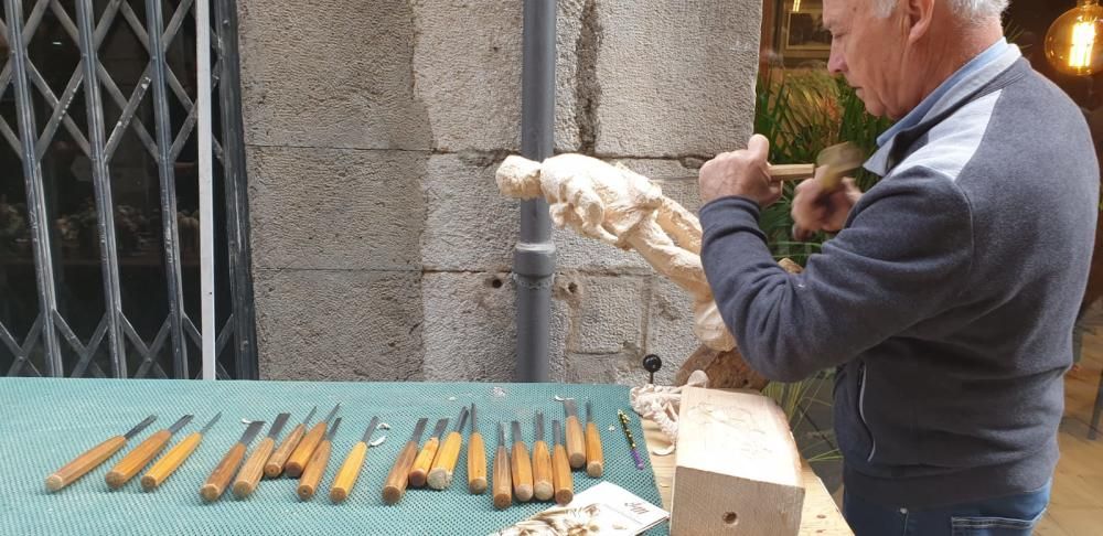 Fires d'artesans, pintura i brocanters a Girona.
