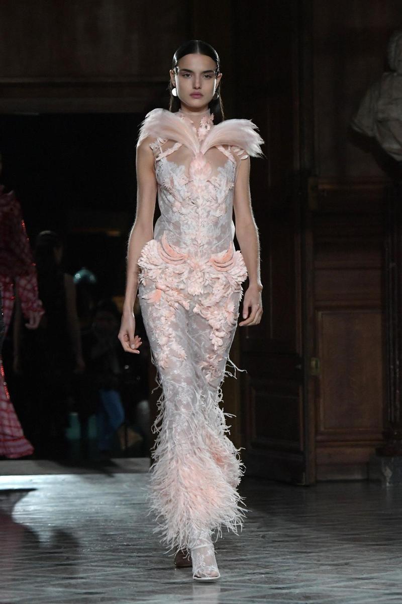 Givenchy Alta Costura 2017 en París, Blanca Padilla