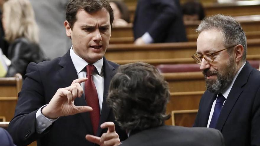Juan Carlos Girauta y Albert Rivera, ayer en el Congreso de los Diputados.