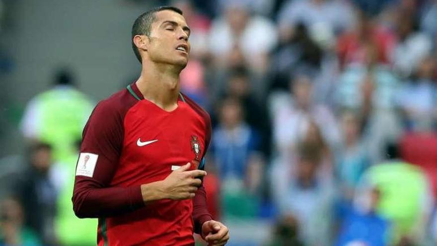 Cristiano Ronaldo, en un momento del partido. // Tolga Bozoglu