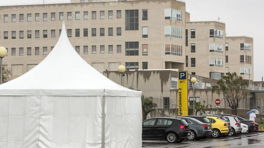 El contagio de una enfermera obliga a aislar a otras cinco del Hospital de Sant Joan