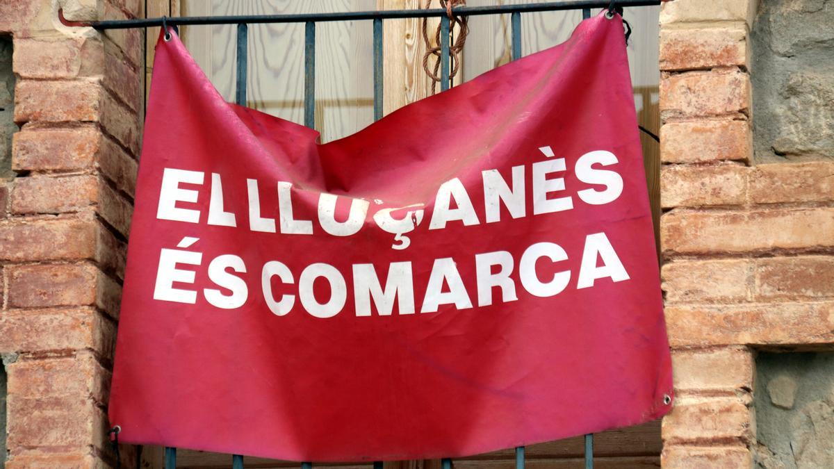 Una pancarta a favor de la nova comarca en un poble d'Osona