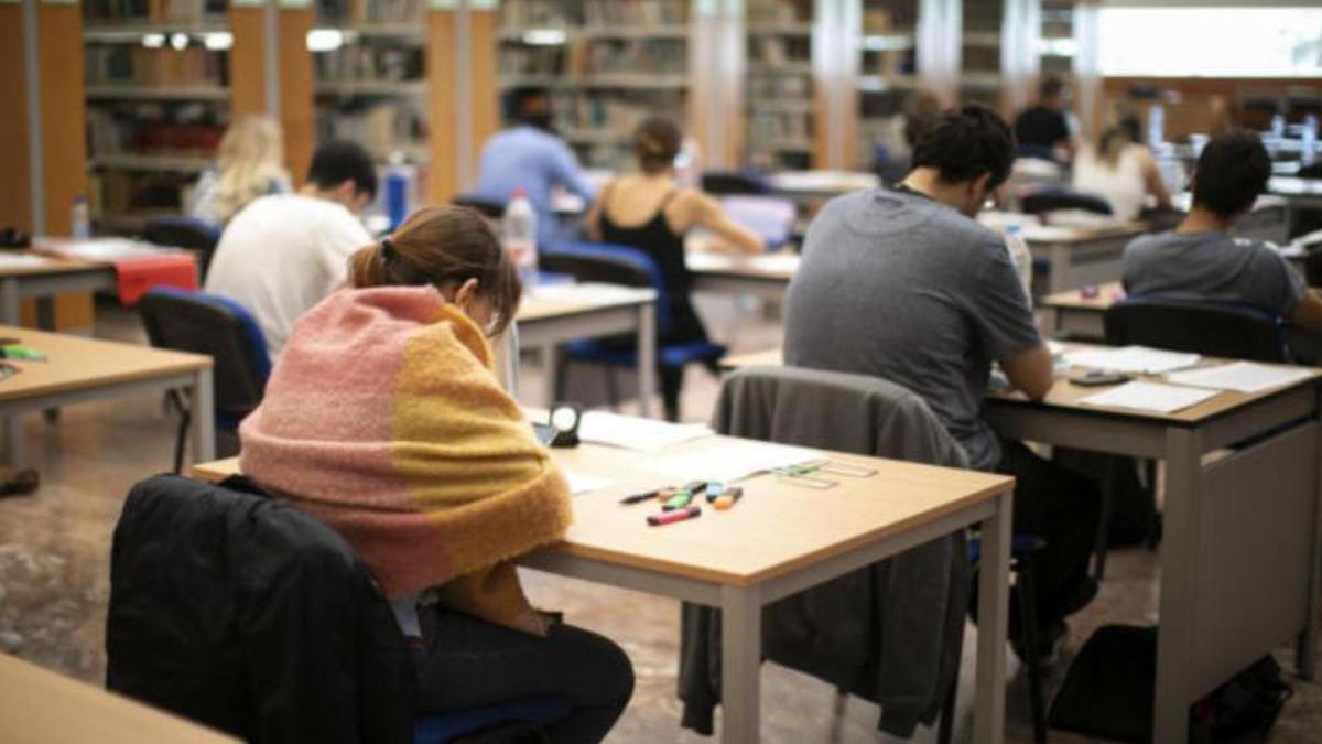 Los estudiantes se preparan para los exámenes.