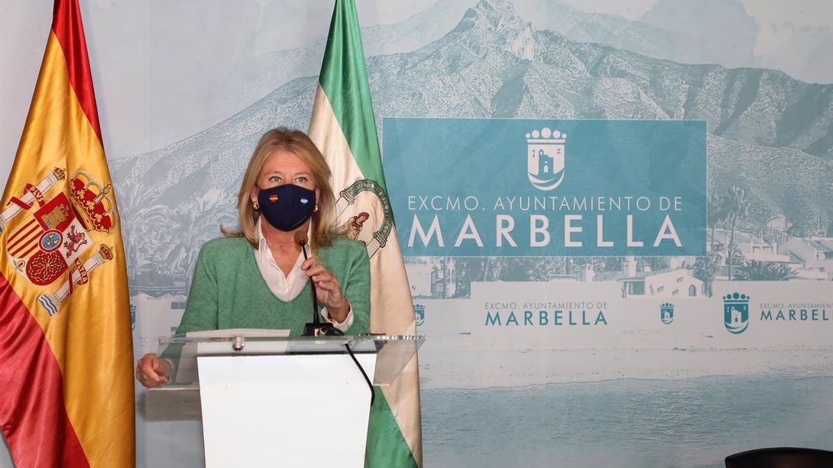 La alcaldesa de Marbella, Ángeles Muñoz, en rueda de prensa.