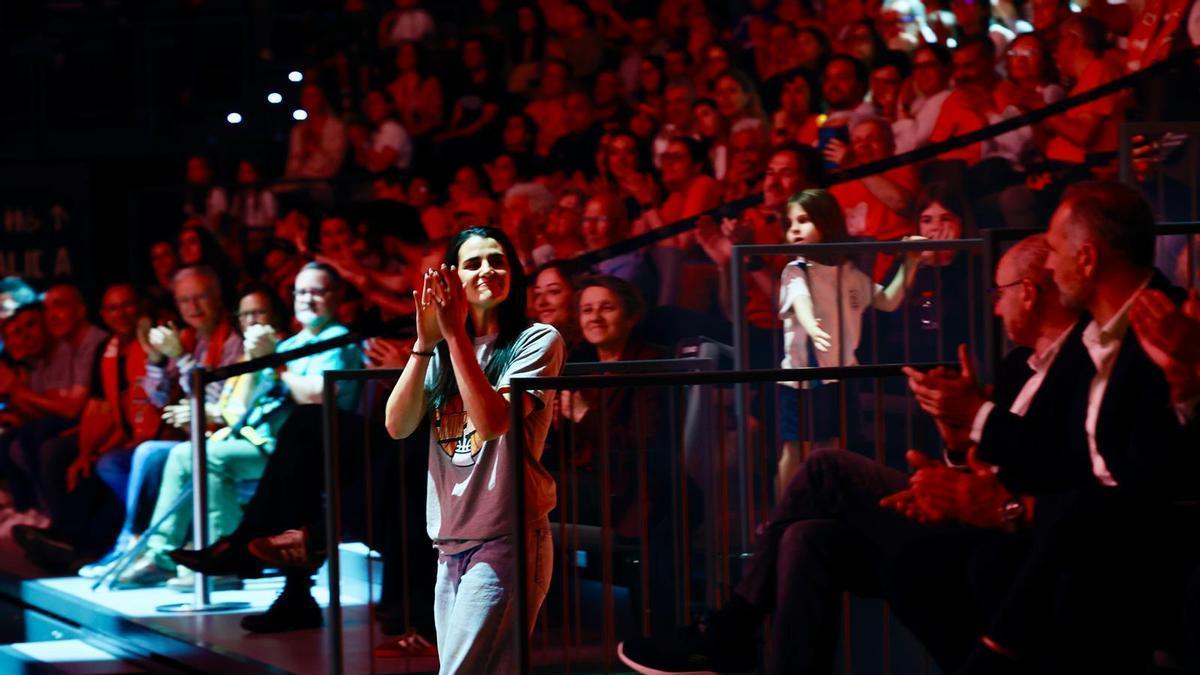 Leti Romero en la celebración del título de LF Endesa en el Roig Arena