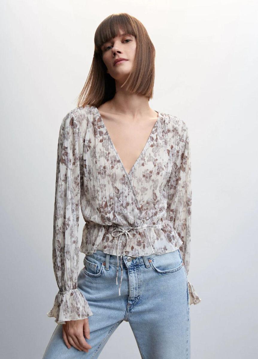 Blusa de flores, de Mango