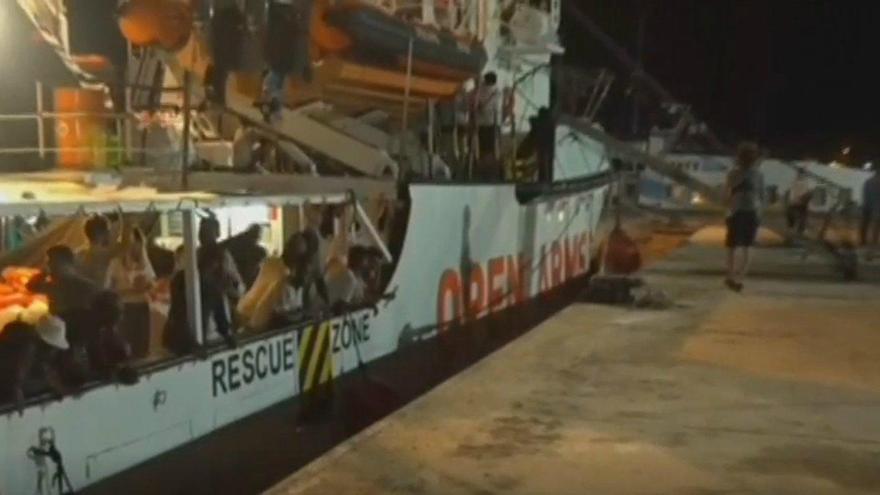 Los migrantes del &#039;Open Arms&#039; desembarcan en Lampedusa