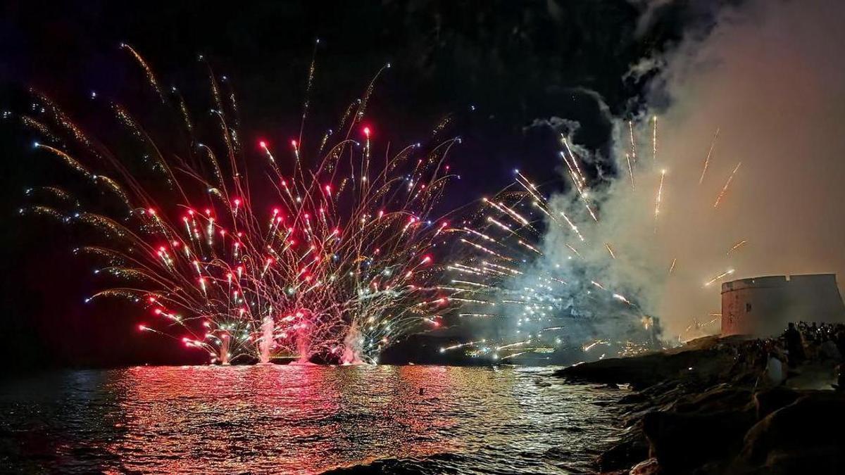 El castillo de fuegos artificiales disparado anoche en Moraira