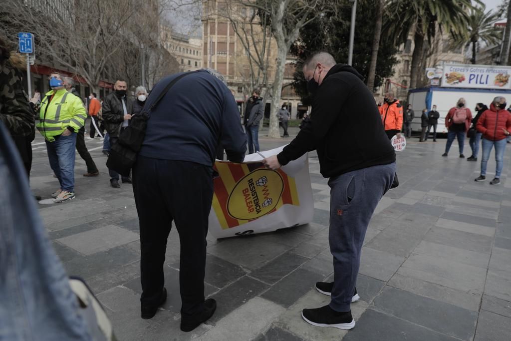 Cerca de cien personas participan en la manifestación de la Resistencia Balear