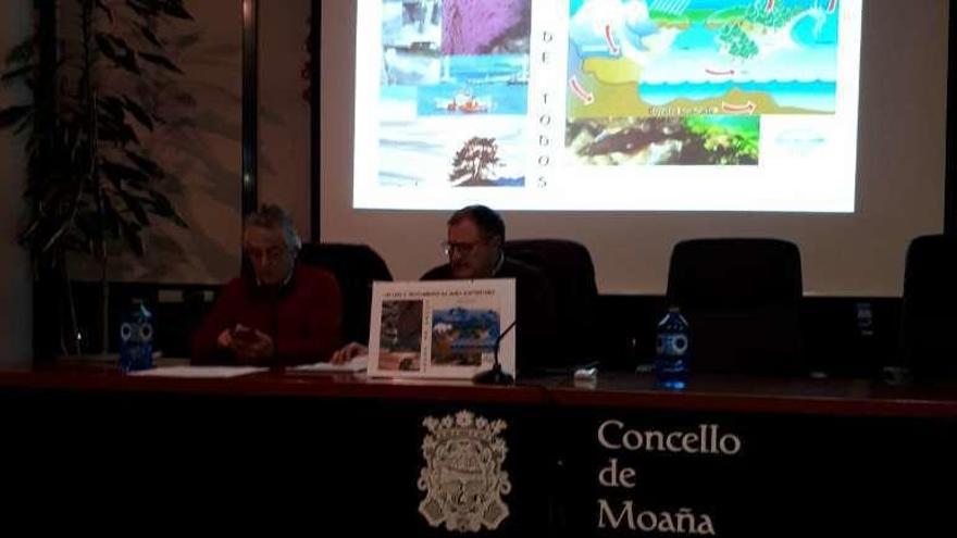 Acto de &quot;Defensa da Ría&quot; en diciembre sobre el uso del agua. // G.N.