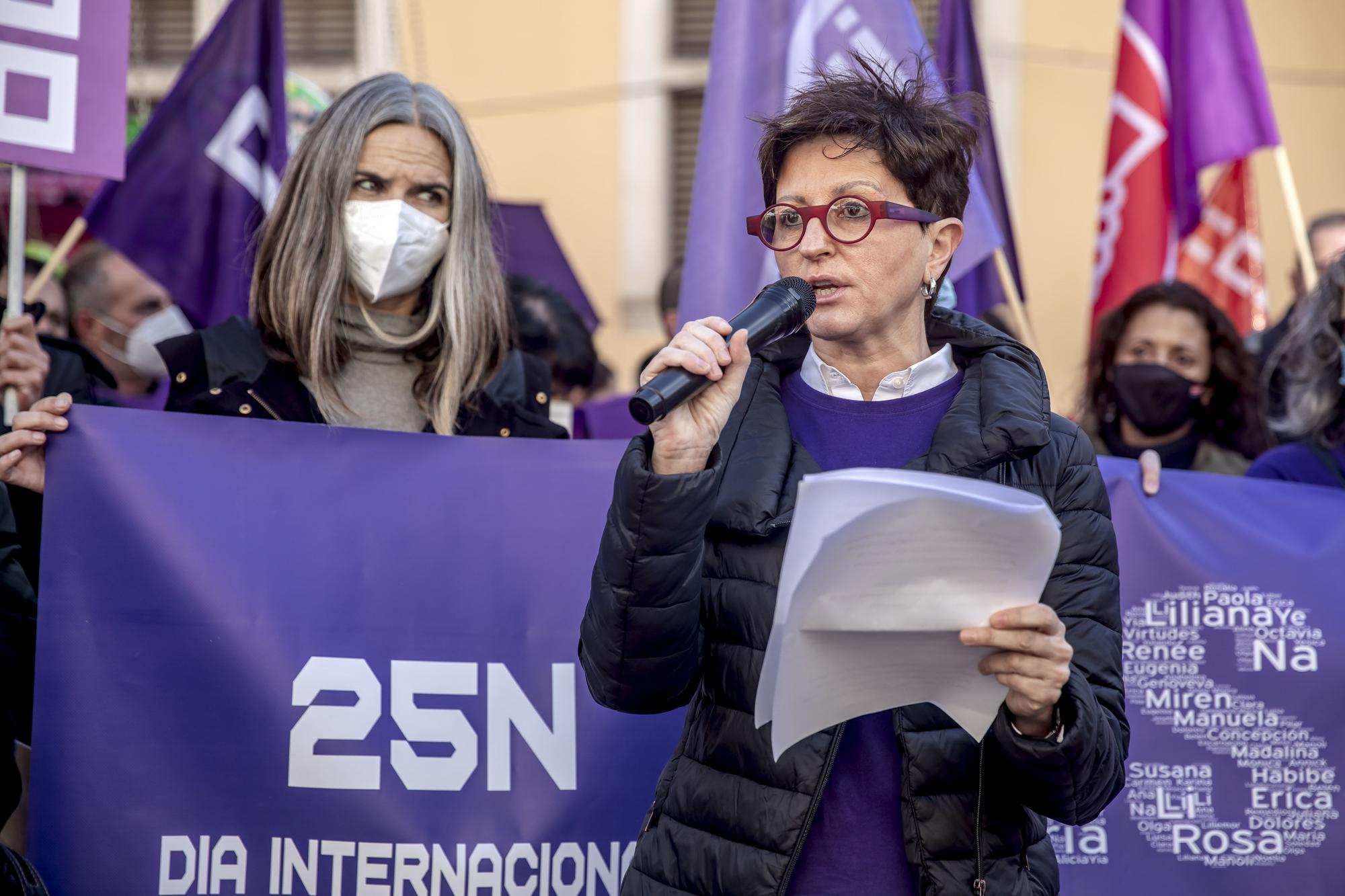 Manifestación del 25-N en Mallorca: Concentración de sindicatos en la Plaza del Olivar
