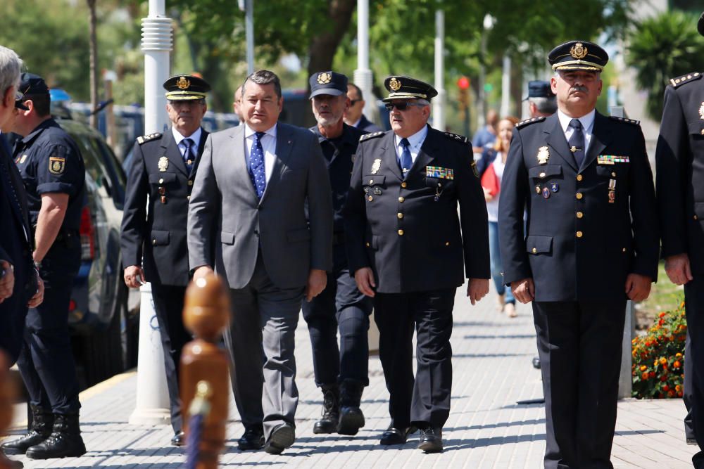 MLG 26/05/2016.-El delegado del Gobierno en Andalucía, Antonio Sanz, el vicepresidente de Diputación Francisco Salado, el comisario general de Seguridad Ciudadana, Florentino Villabona, el jefe superior de Policia de Andalucia Oriental, Jose Luis Cerviño y el responsable de la jefatura de las Unidades de Intervención Policia, Jose Miguel Ruiz, asisten al homenaje a la V Unidad de Intervención Policial.-ALEX ZEA.